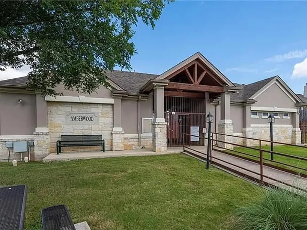 1941 Amberwood Loop Kyle TX 78640