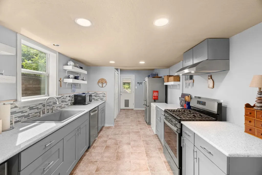 7906 Keneshaw Drive Austin TX 78745