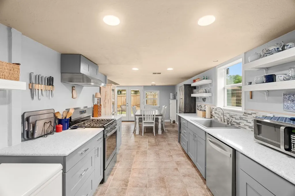 7906 Keneshaw Drive Austin TX 78745