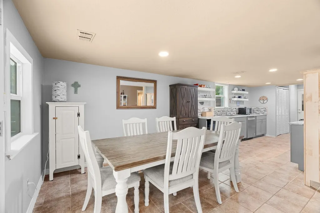 7906 Keneshaw Drive Austin TX 78745