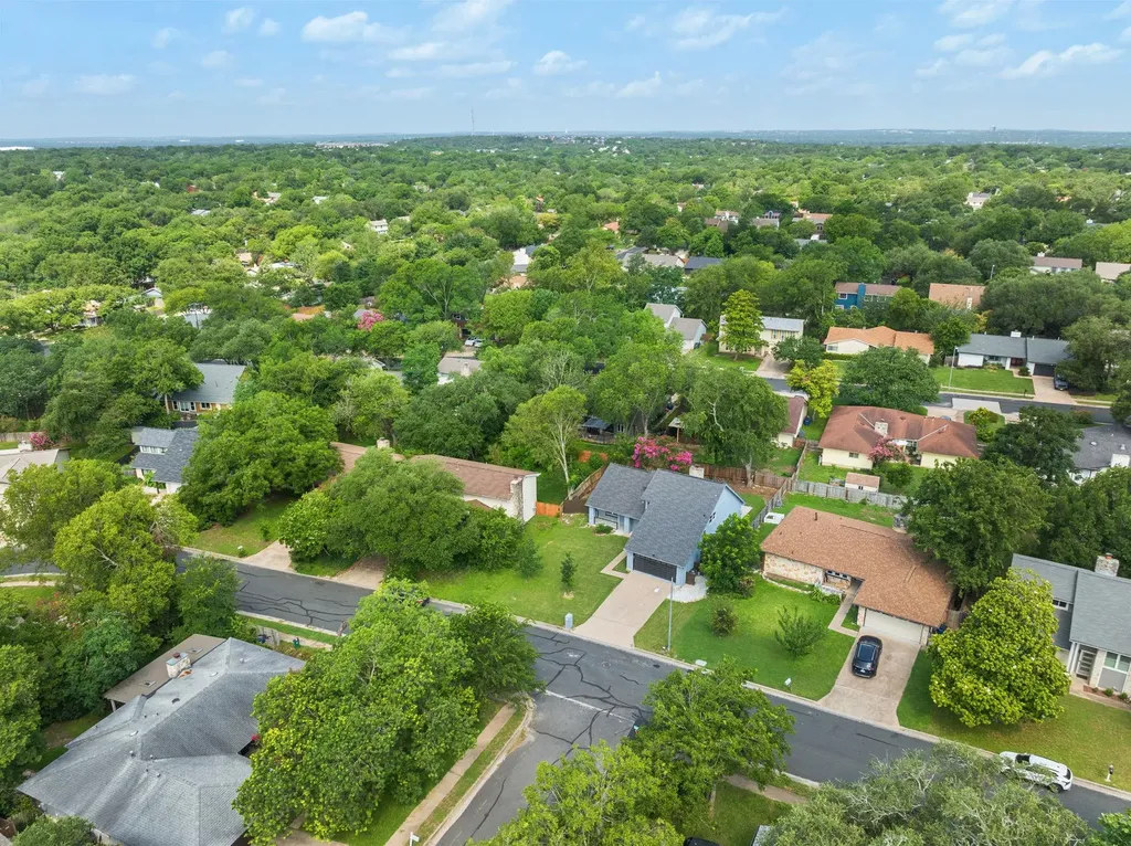 7906 Keneshaw Drive Austin TX 78745