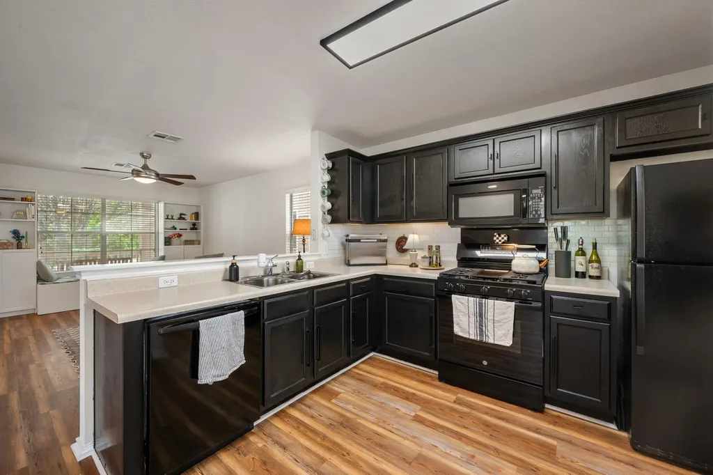 709 N Cascades Avenue Pflugerville TX 78660