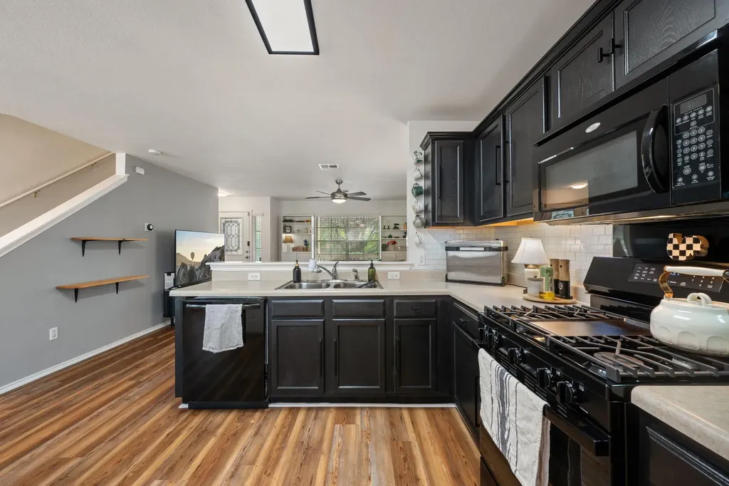 709 N Cascades Avenue Pflugerville TX 78660
