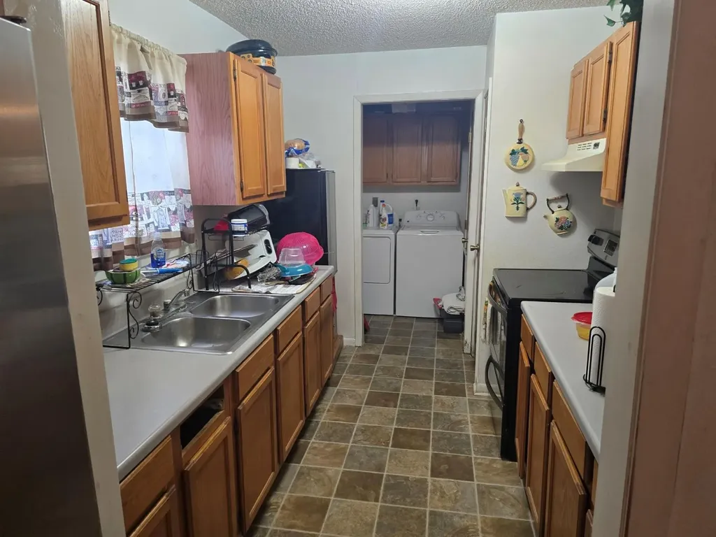 1517 School Street Gonzales TX 78629