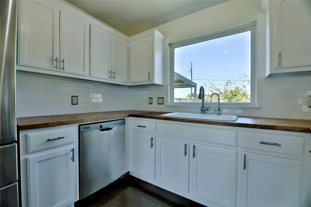 152 Round Up Drive Liberty Hill TX 78642