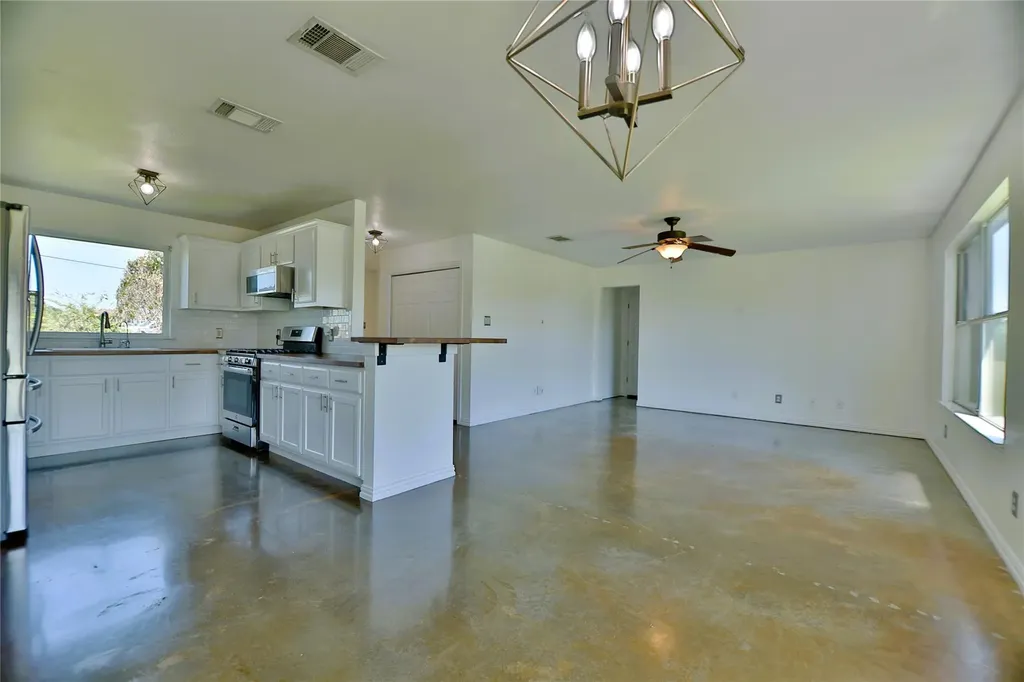 152 Round Up Drive Liberty Hill TX 78642