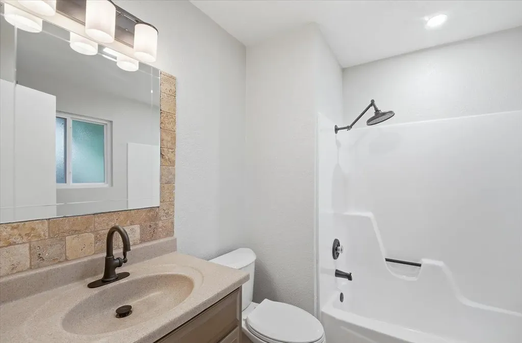 302 Shadow Bend Cove Austin TX 78745