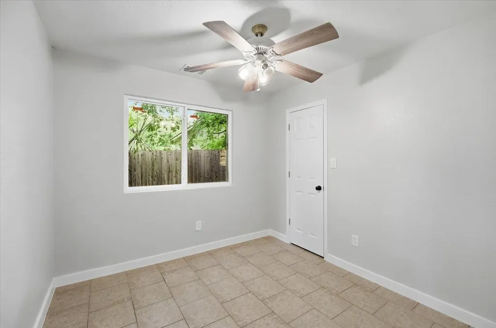 302 Shadow Bend Cove Austin TX 78745