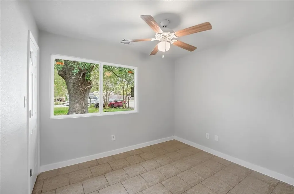 302 Shadow Bend Cove Austin TX 78745