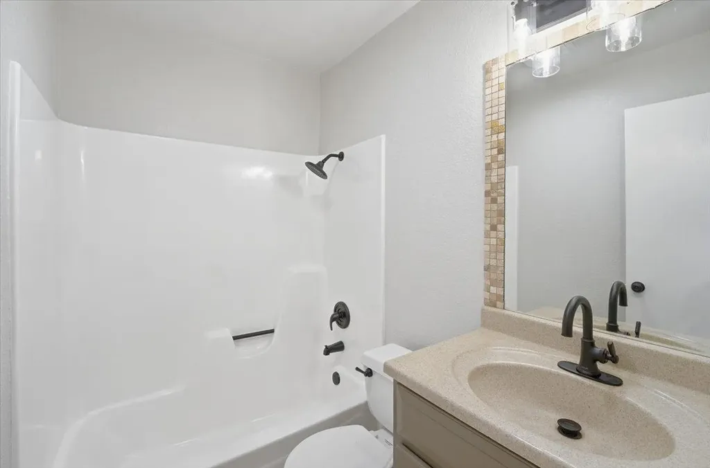 302 Shadow Bend Cove Austin TX 78745