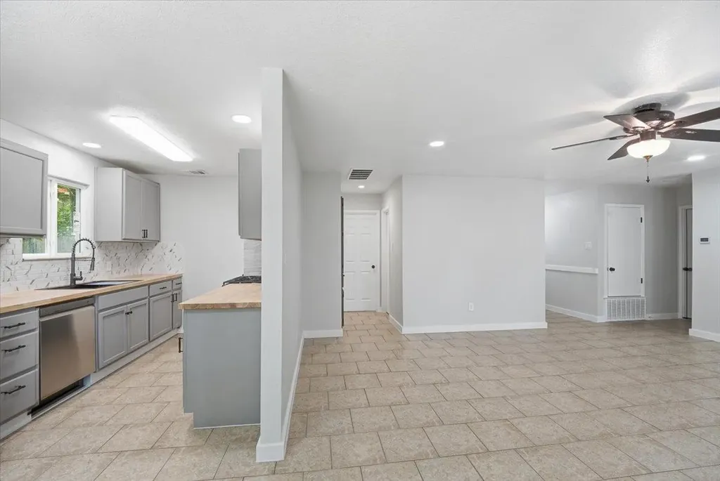 302 Shadow Bend Cove Austin TX 78745