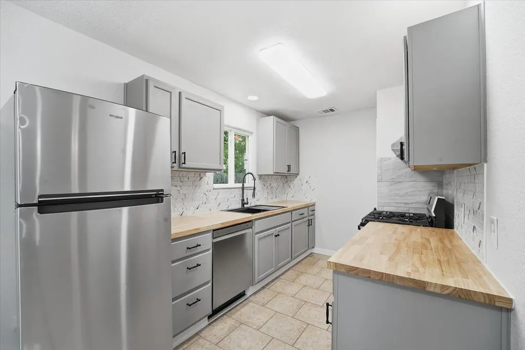 302 Shadow Bend Cove Austin TX 78745