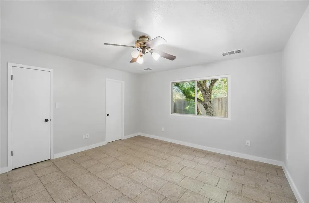 302 Shadow Bend Cove Austin TX 78745