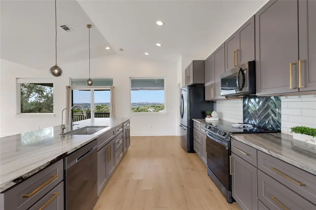 429 Summit Ridge Drive N Lago Vista TX 78645