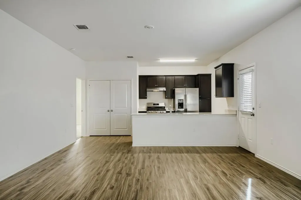 7001 Tonka Lane Austin TX 78744