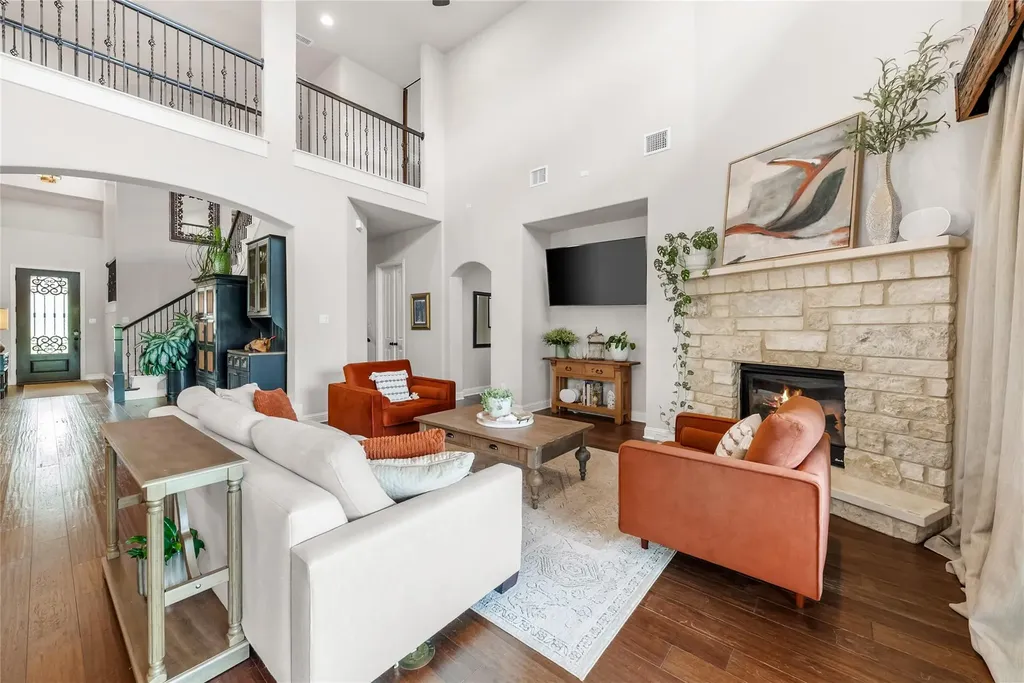 215 Vista Village Cove Austin TX 78738