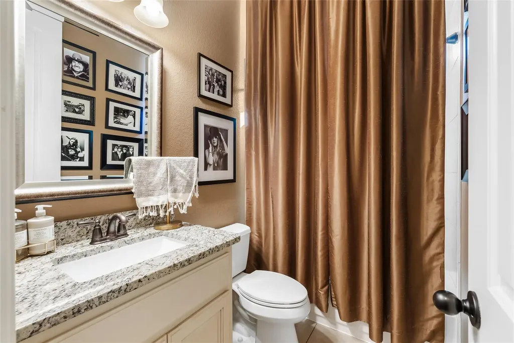 215 Vista Village Cove Austin TX 78738