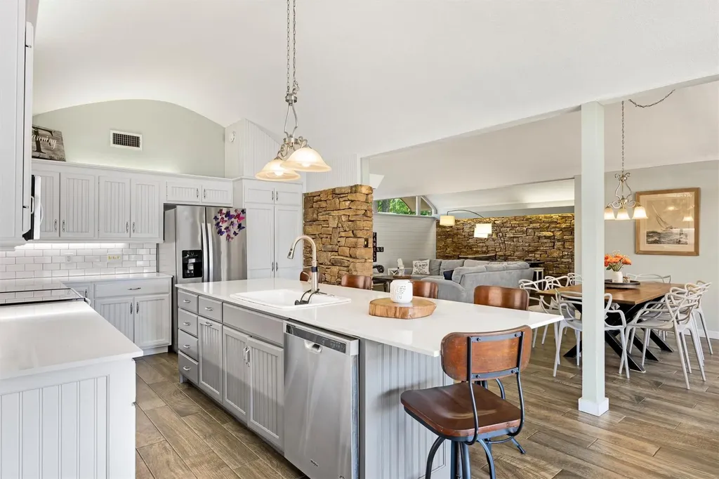 3708 River Oaks Drive Kingsland TX 78639