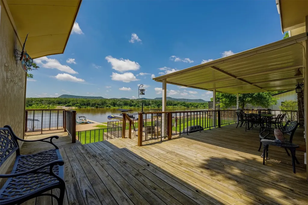 3708 River Oaks Drive Kingsland TX 78639