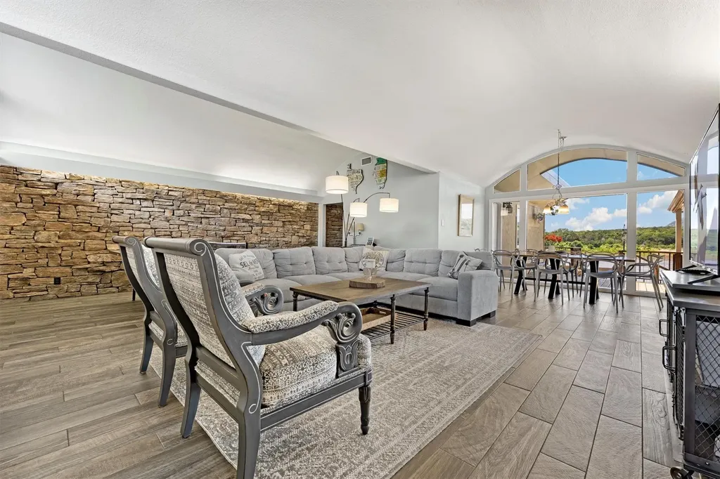 3708 River Oaks Drive Kingsland TX 78639