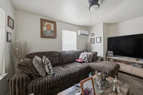 8142 Glen Mont San Antonio TX 78239