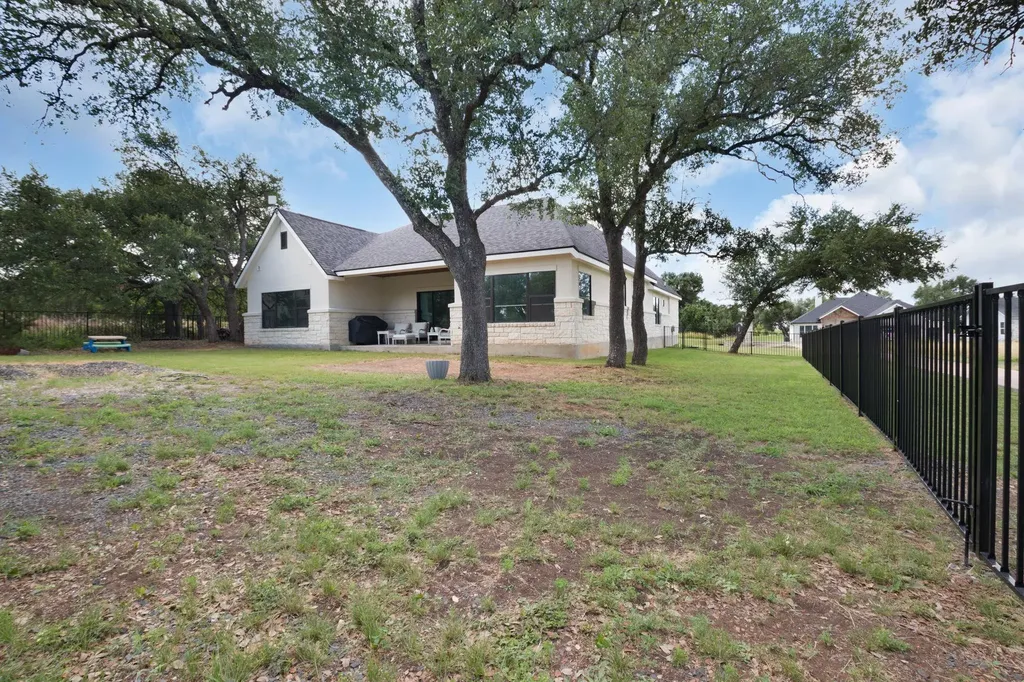 809 John Price Blanco TX 78606