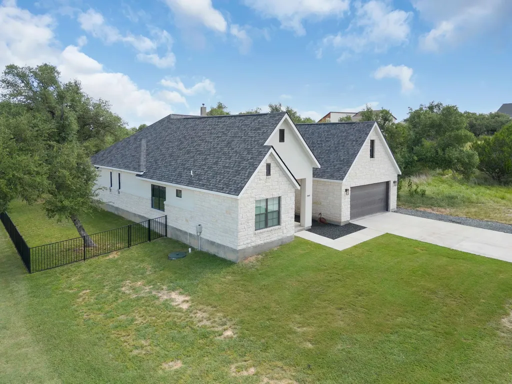 809 John Price Blanco TX 78606