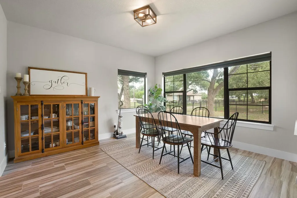 809 John Price Blanco TX 78606