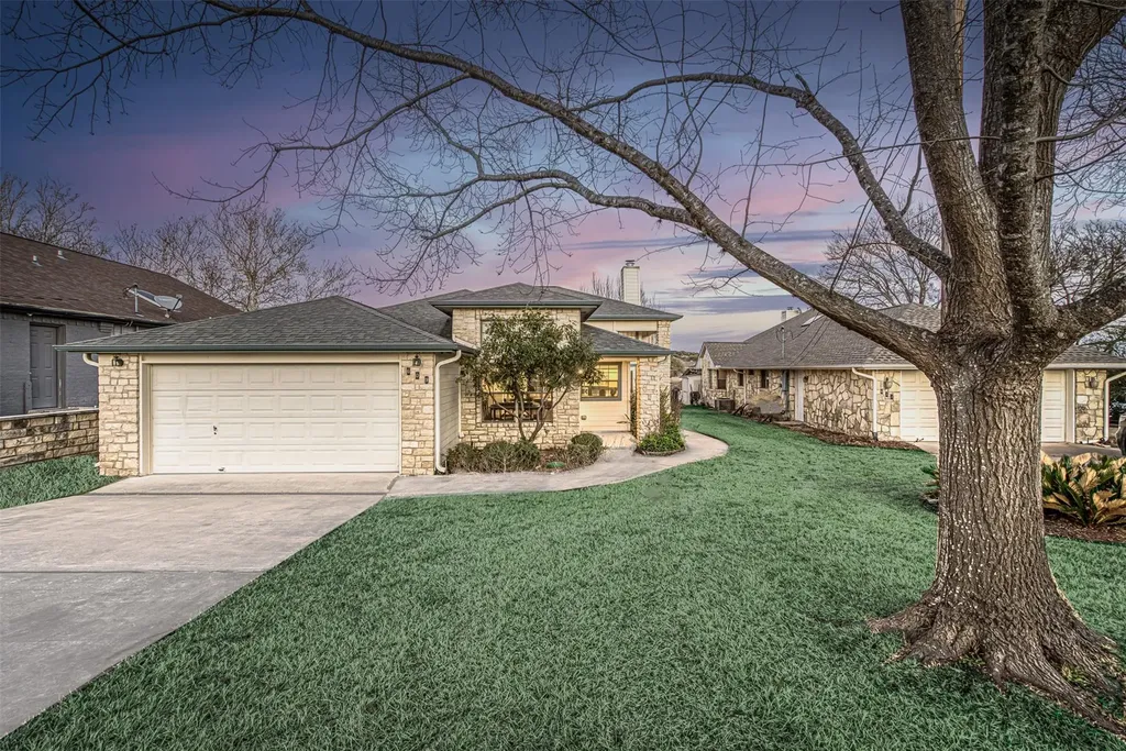 609 E Briarway Drive Granite Shoals TX 78654