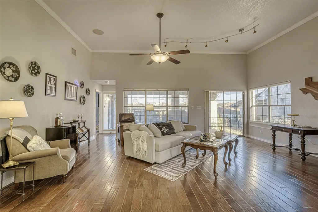 609 E Briarway Drive Granite Shoals TX 78654