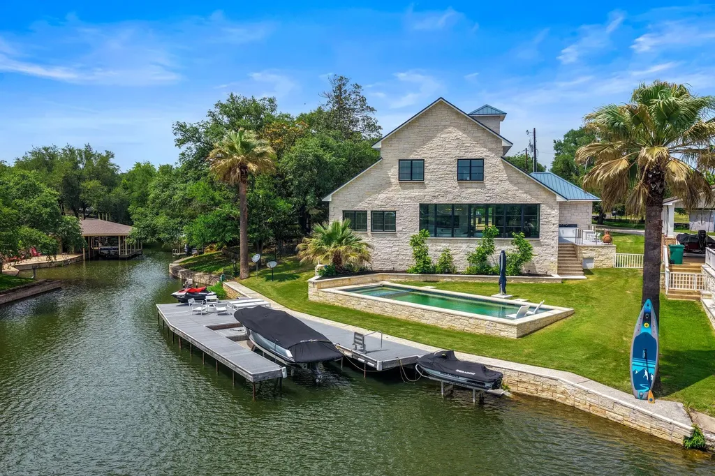 1110 County Road 132a Kingsland TX 78639
