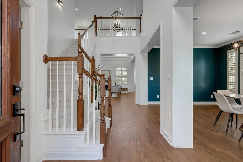 7621 Menler Drive Austin TX 78735