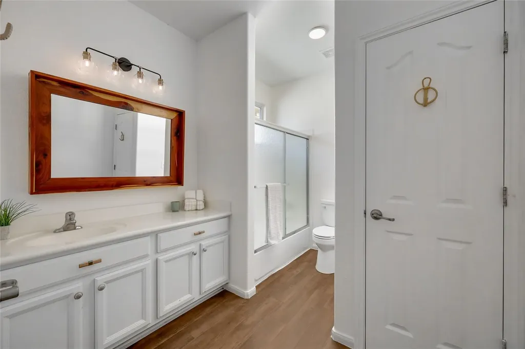 7621 Menler Drive Austin TX 78735