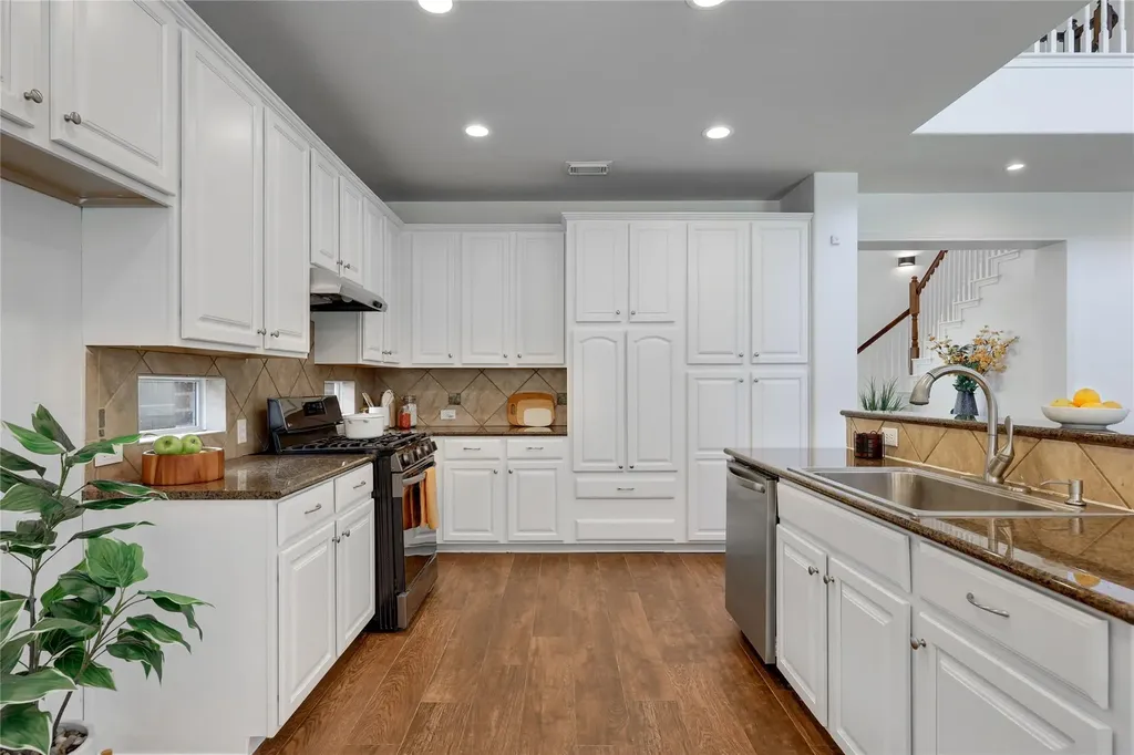 7621 Menler Drive Austin TX 78735