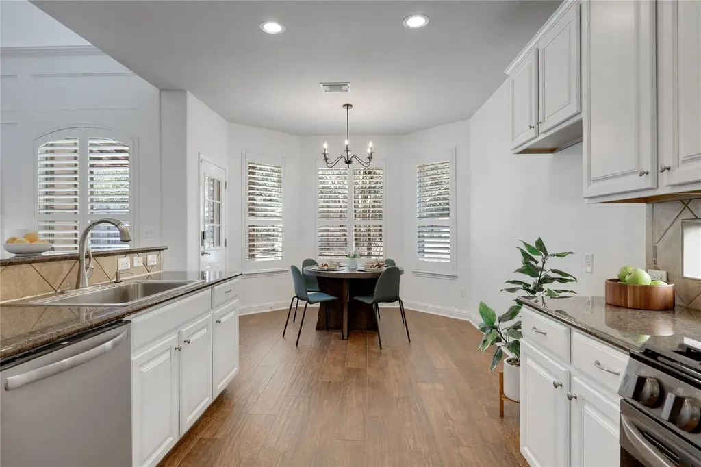 7621 Menler Drive Austin TX 78735