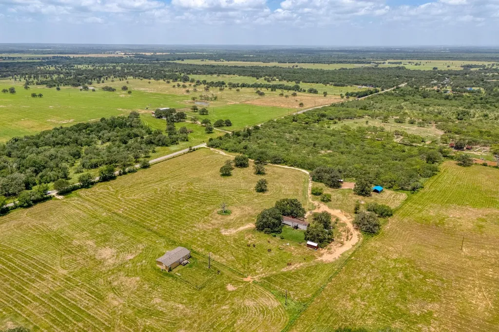 3291 Washburn Road Luling TX 78648