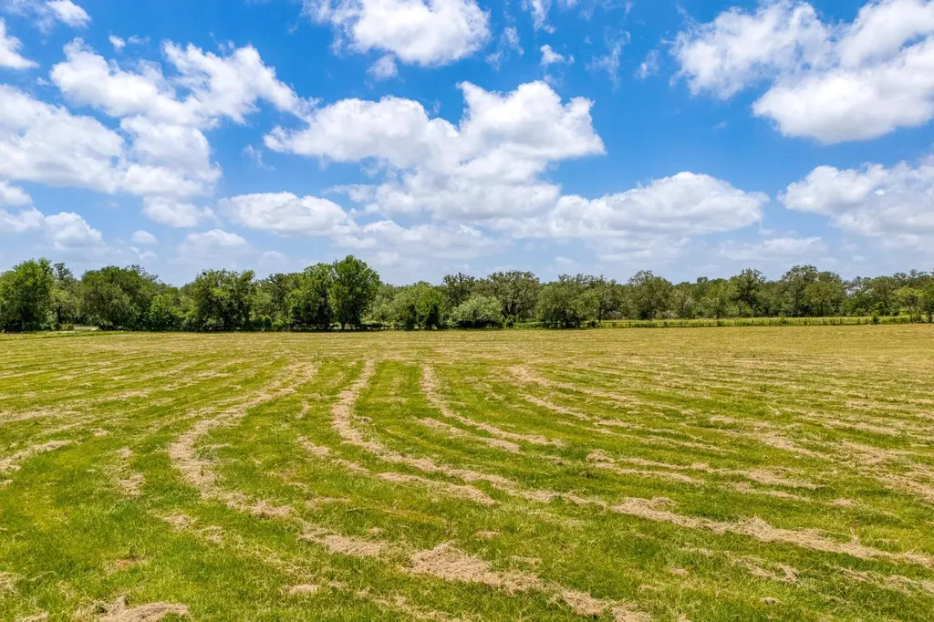 3291 Washburn Road Luling TX 78648