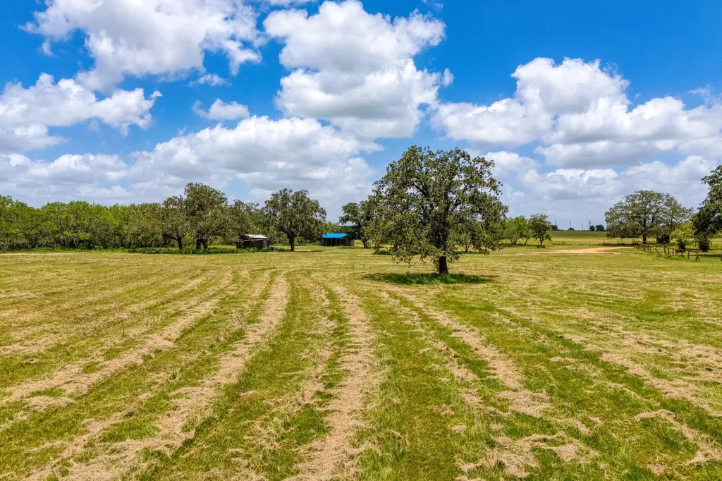 3291 Washburn Road Luling TX 78648
