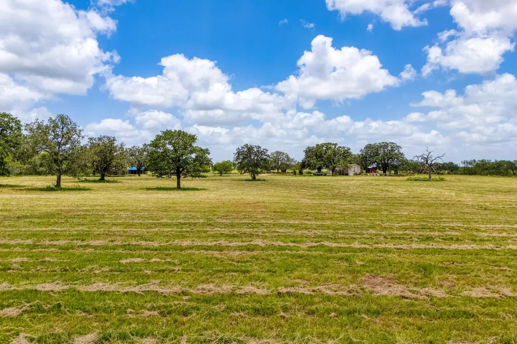 3291 Washburn Road Luling TX 78648