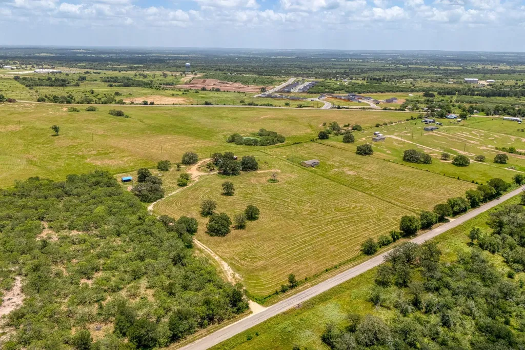 3291 Washburn Road Luling TX 78648