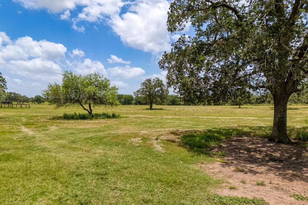 3291 Washburn Road Luling TX 78648