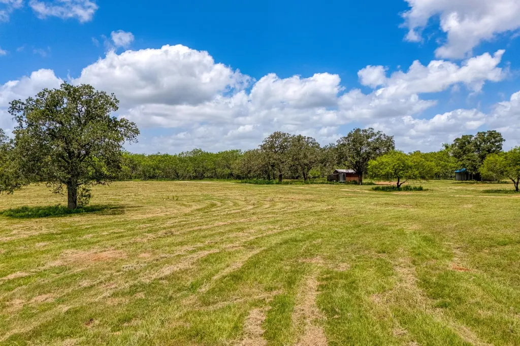 3291 Washburn Road Luling TX 78648