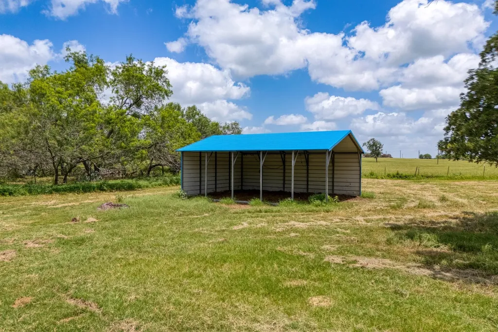 3291 Washburn Road Luling TX 78648