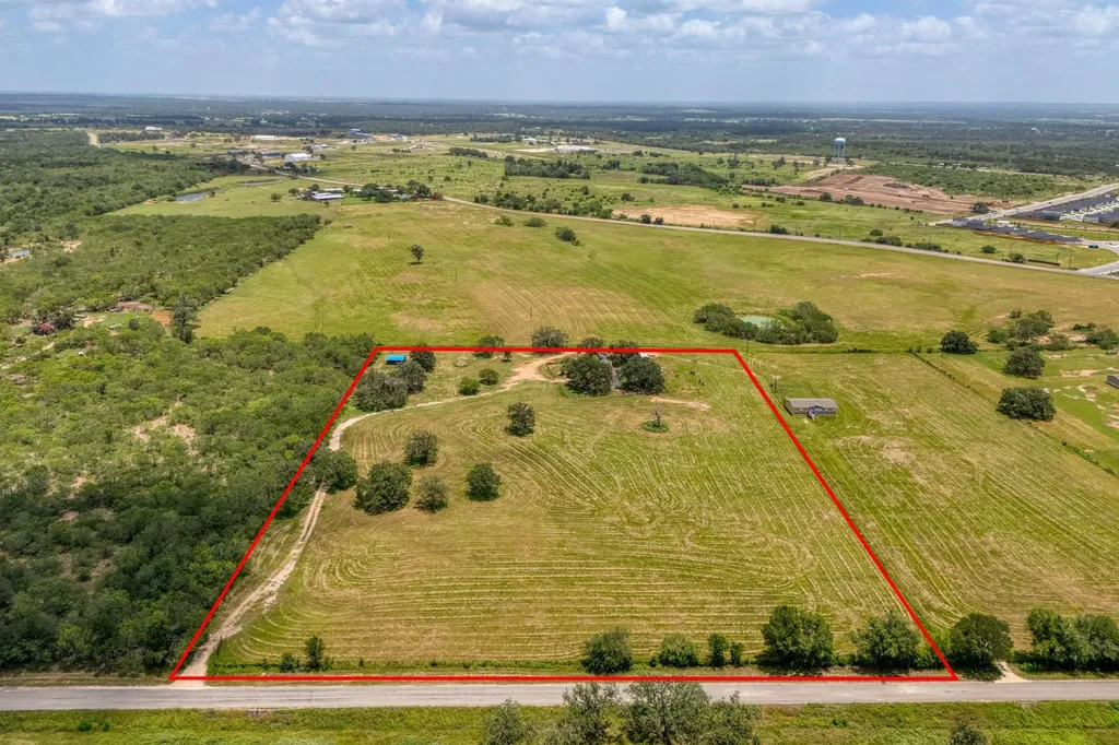3291 Washburn Road Luling TX 78648