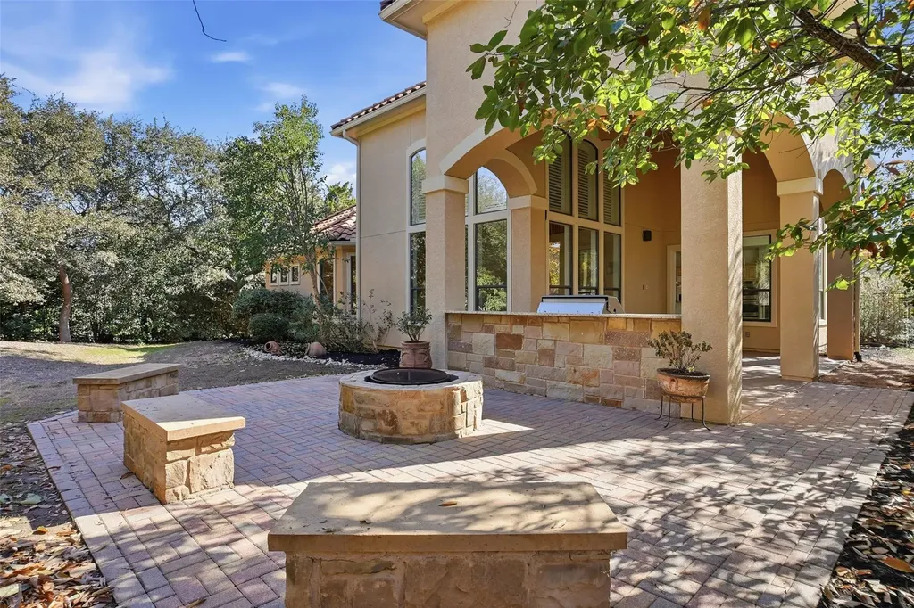 2312 Lakehurst Road Spicewood TX 78669