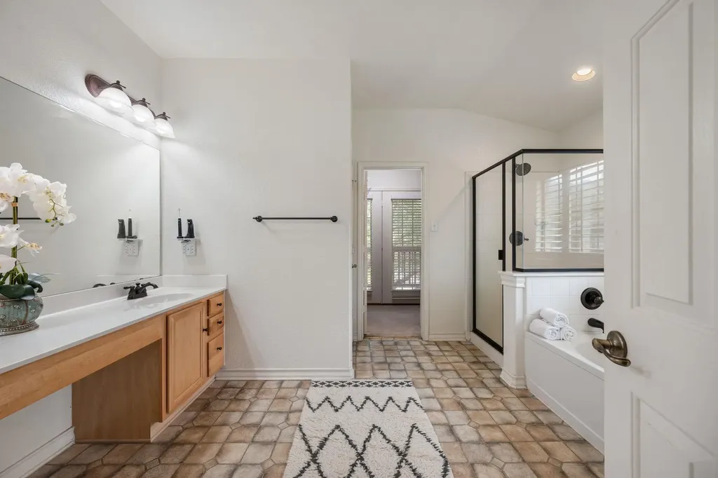 10232 Grizzly Oak Drive Austin TX 78748
