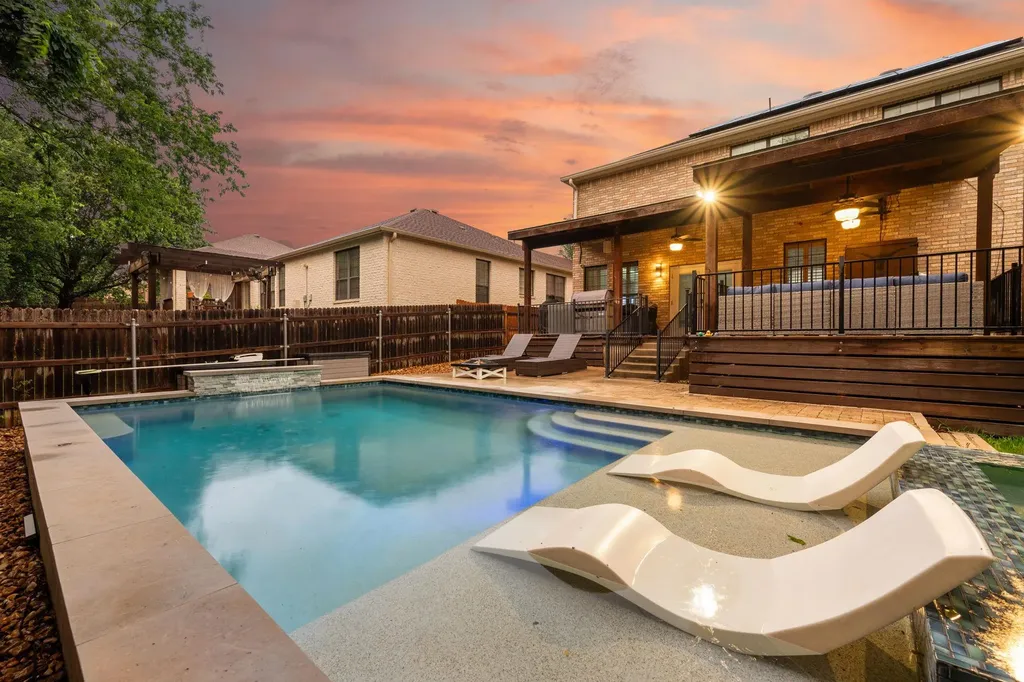 10232 Grizzly Oak Drive Austin TX 78748
