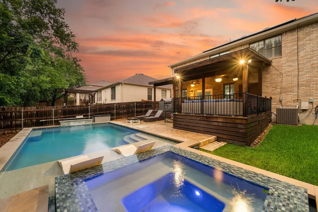 10232 Grizzly Oak Drive Austin TX 78748