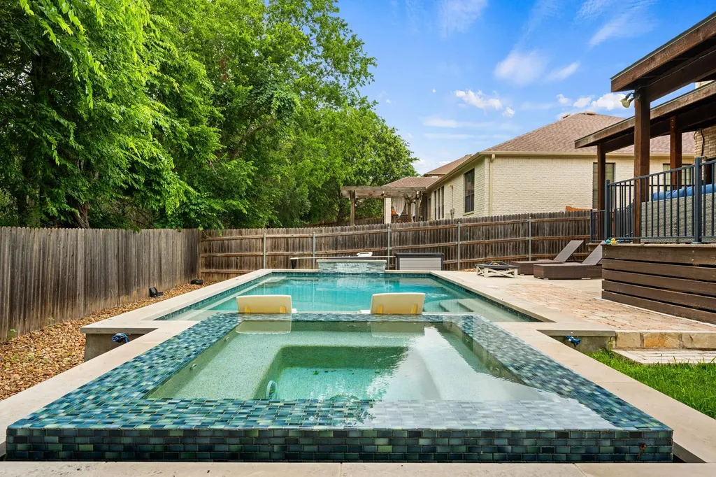 10232 Grizzly Oak Drive Austin TX 78748