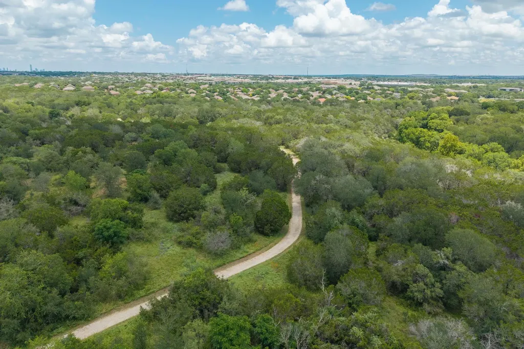 10232 Grizzly Oak Drive Austin TX 78748